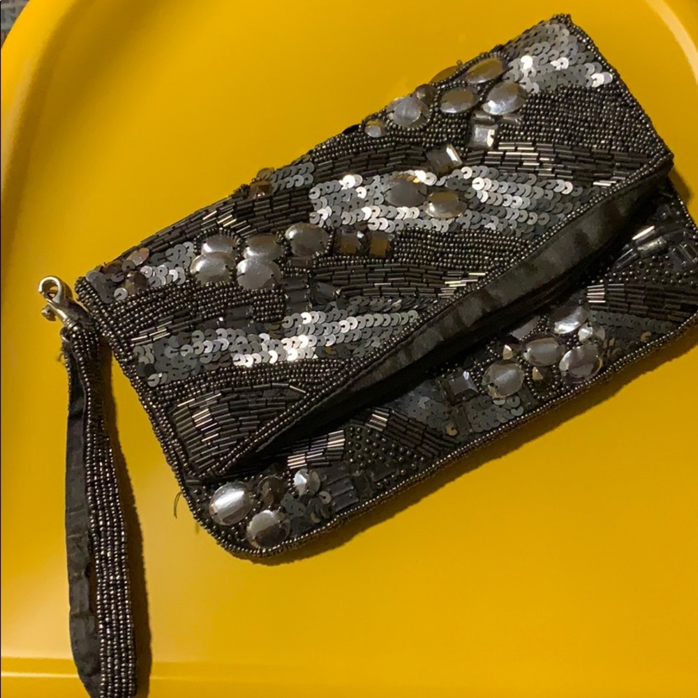 Beaded clutch